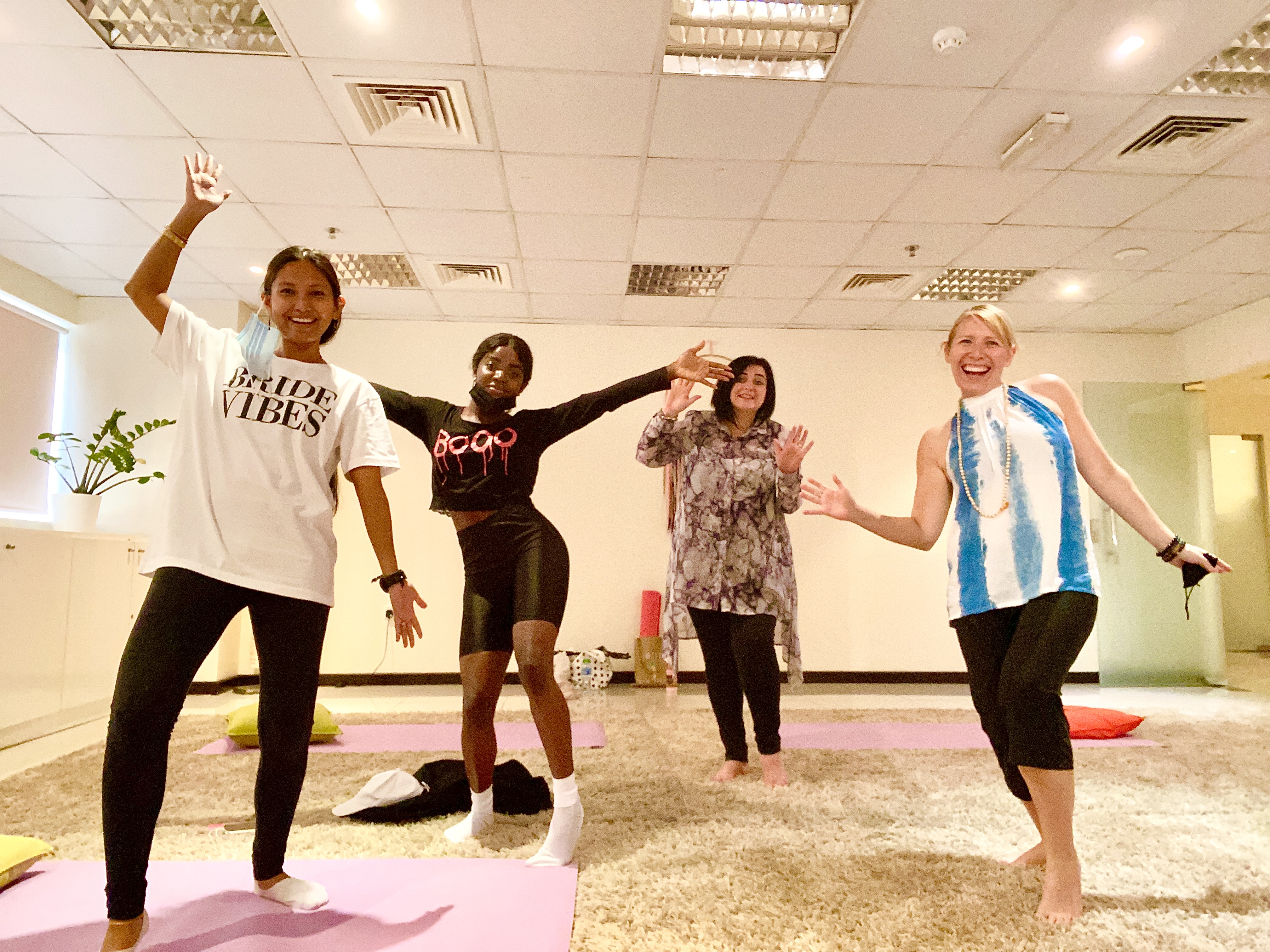 ladies who online, ladies community, laughing yoga dubai ladies group, dubai bloggers, yoga